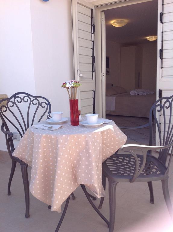 B&B A Casa Di Amici 지아르디니낙소스 외부 사진