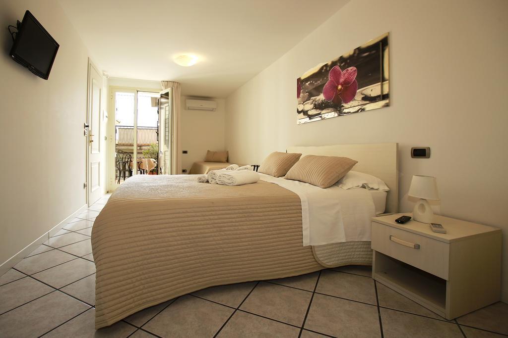 B&B A Casa Di Amici 지아르디니낙소스 외부 사진